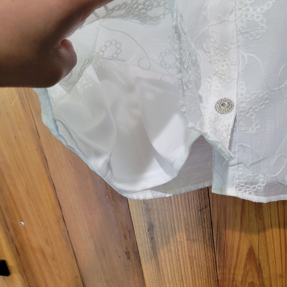 Women's White Lace Top - Picture 6 of 16